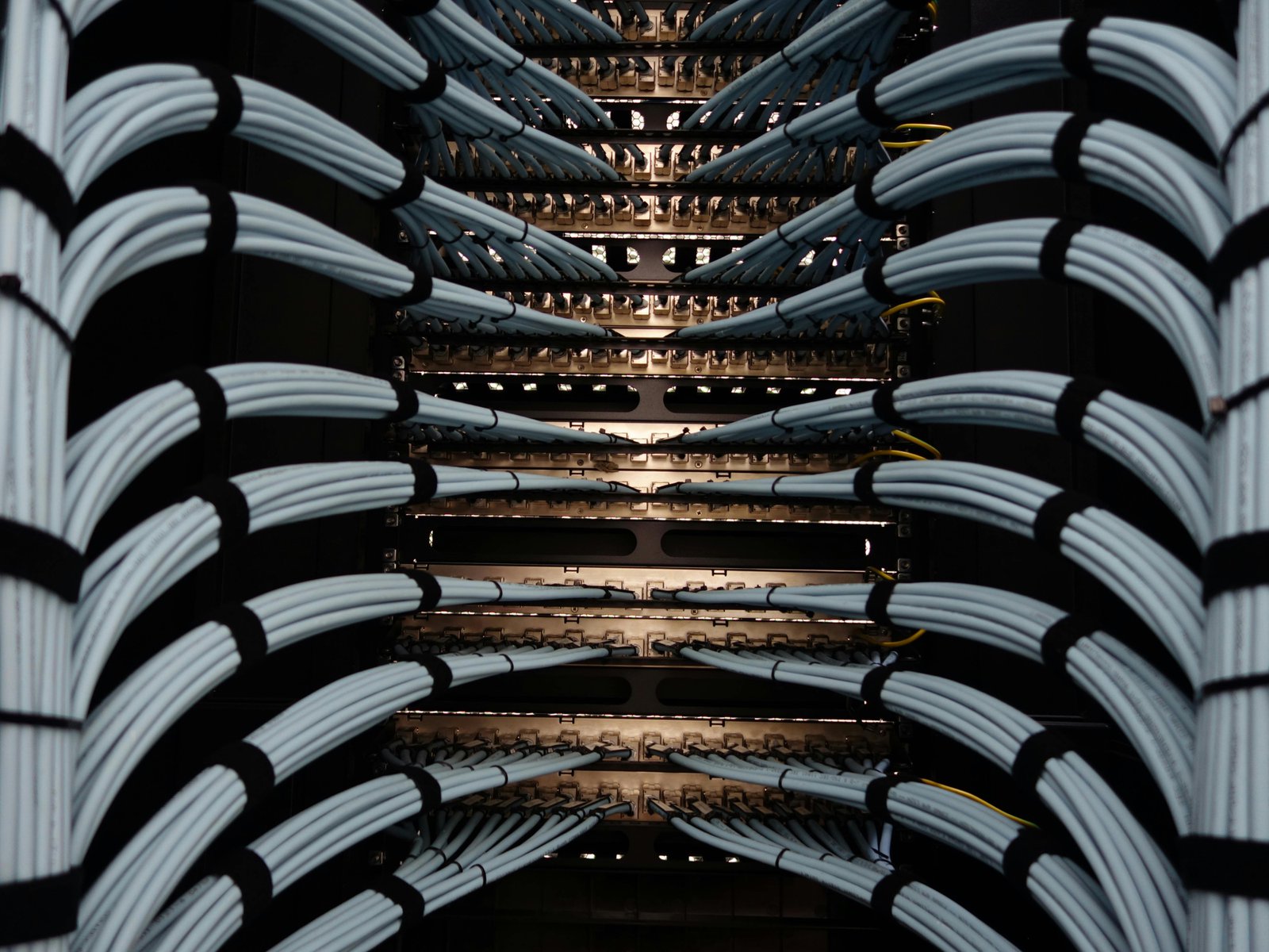 Netwerkbekabeling in een Belgisch datacenter als basis voor betrouwbare lokale en internationale connectiviteit
